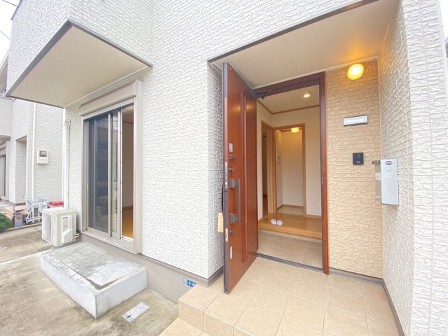 【玄関】 | 柏原市国分本町戸建貸家　B棟