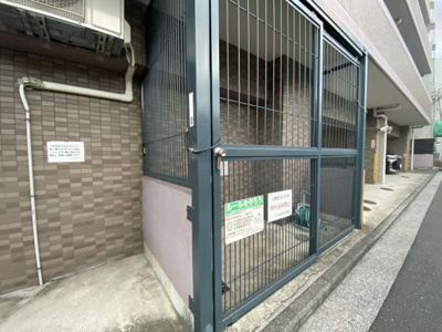 【その他共用部分】 | ラフィネ横浜反町 | ゴミ置き場です。
