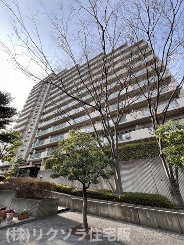 オークヒルズ香里六番館の外観|新しい生活にいかがでしょうか？外観はお住まいの顔になります。こだわりたいポイントですね。水回りリフォームやリノベーションも承ってます。
■現地見学・資金計画相談・住宅ローン相談もお問合せ受付中■