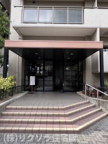 オークヒルズ香里六番館のエントランス|エントランス
■物件内覧・資金計画相談・住宅ローン相談、リフォーム相談、お問合せ受付中■
※当日・翌日のご内覧、ご相談はお電話でのお問合せがスムーズです！