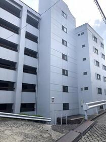 【外観】 | マンション月見台【仲介手数料無料】田代小学校　城山中学校 | リノベーション済み
保証付きマンションです