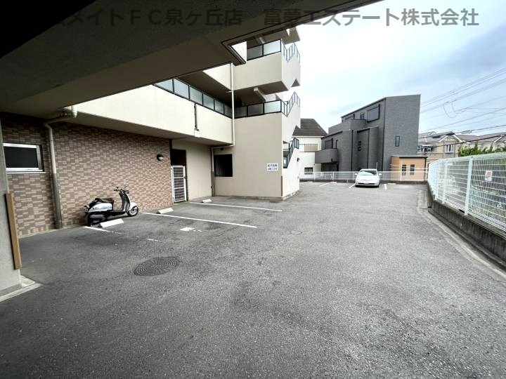 パデシオン大野芝の駐車場