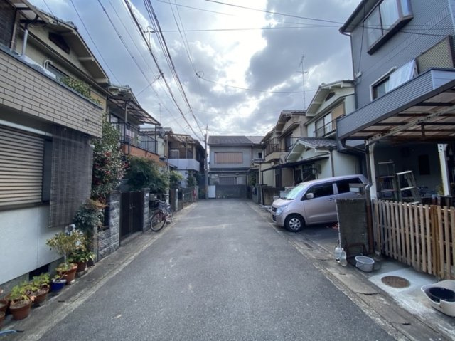 梅津構口町　建築条件付土地の前面道路含む現地写真