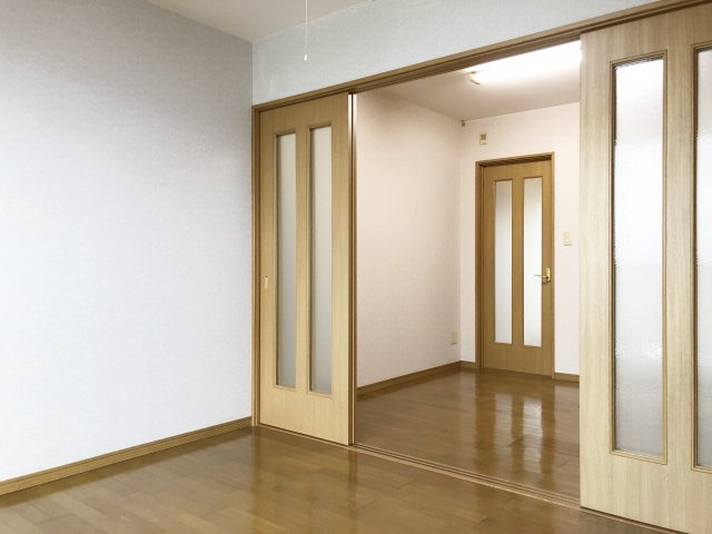 カンフォータブル一番館の洋室|※同物件、別のお部屋の写真です。