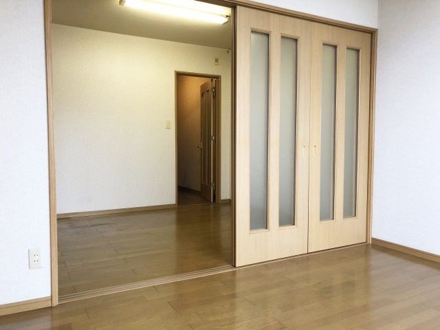 【洋室】 | カンフォータブル一番館 | ※同物件、別のお部屋の写真です。
