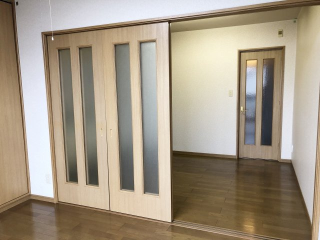 カンフォータブル一番館の洋室|※同物件、別のお部屋の写真です。