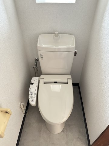 【トイレ】 | ジョイフル田隈 | 室内に洗濯機置き場があります。