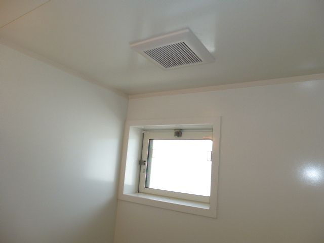 コンフォールの浴室|風呂窓