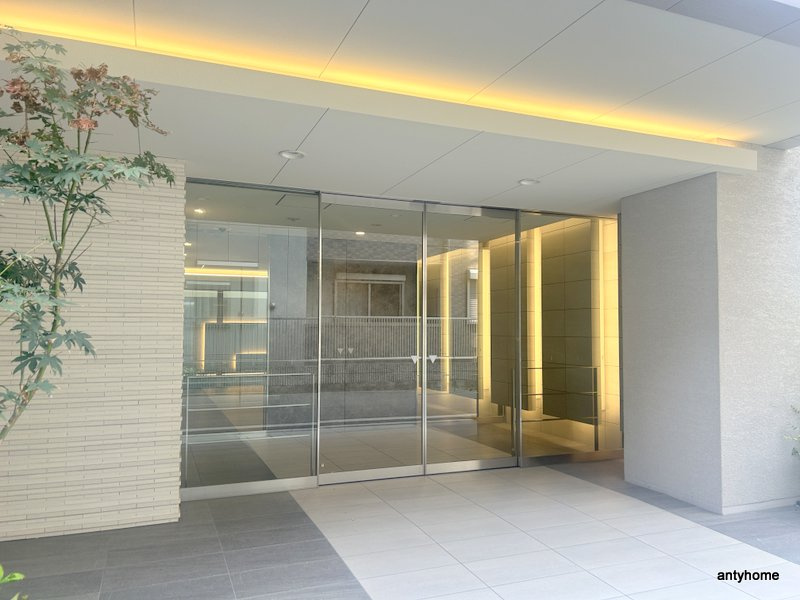 CASA REGULUS FUKUSHIMA NODA　仲介手数料無料のエントランス