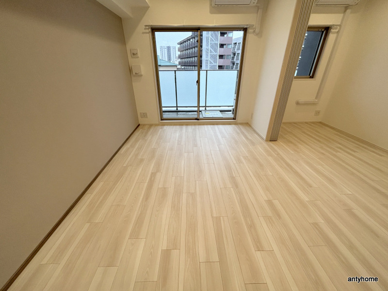CASA REGULUS FUKUSHIMA NODA　仲介手数料無料の居間・リビング