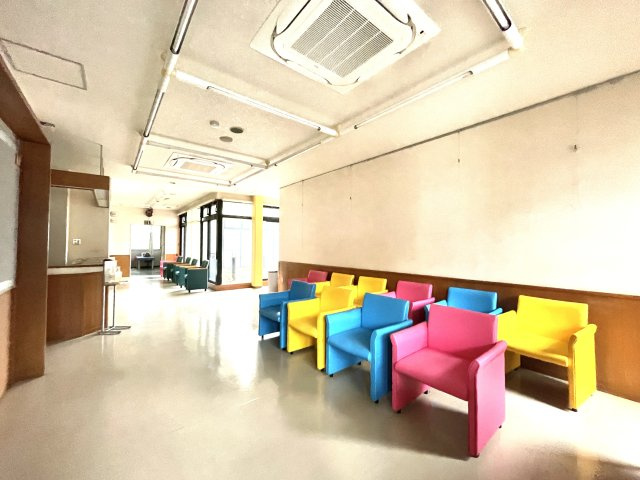 日進市岩崎店舗(P共用31台)の内装