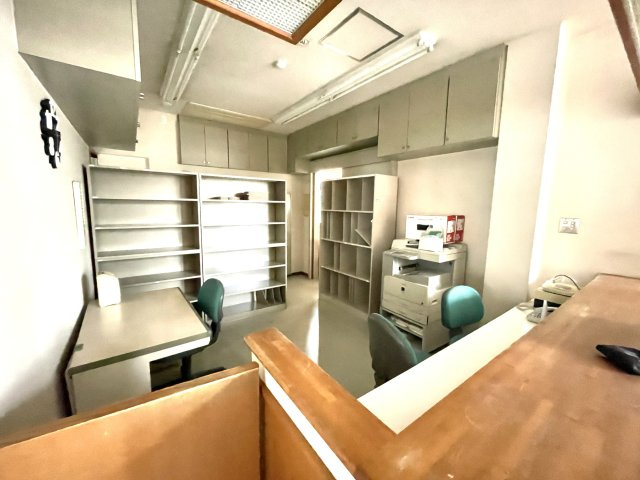 日進市岩崎店舗(P共用31台)の内装