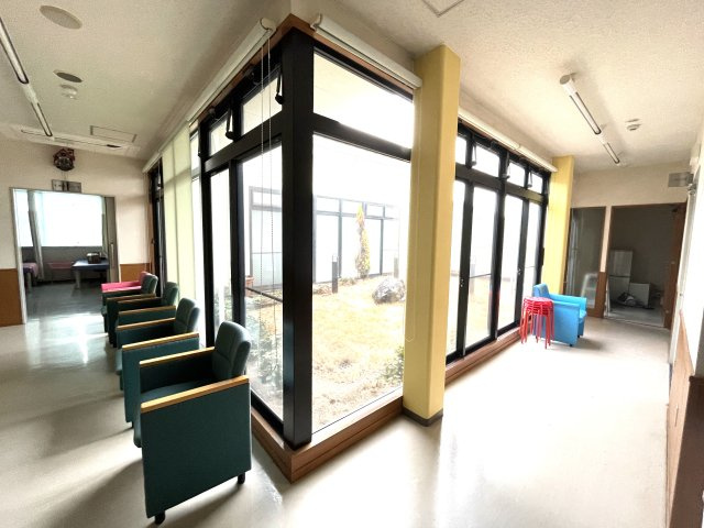 日進市岩崎店舗(P共用31台)のロビー