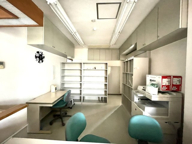 日進市岩崎店舗(P共用31台)の内装