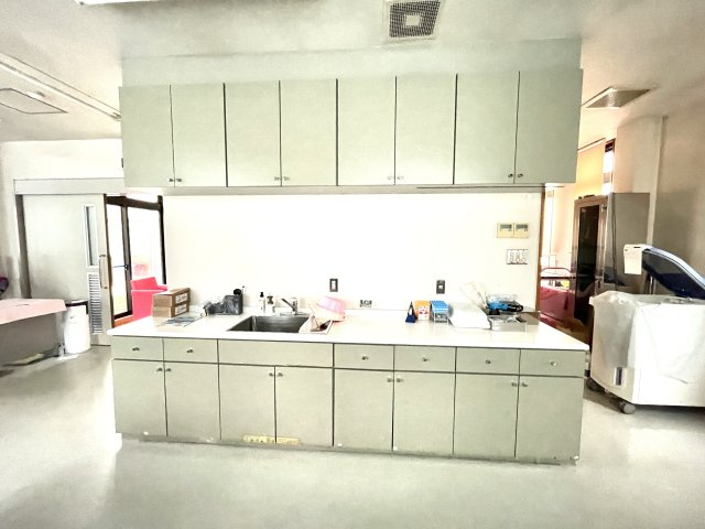 日進市岩崎店舗(P共用31台)の内装