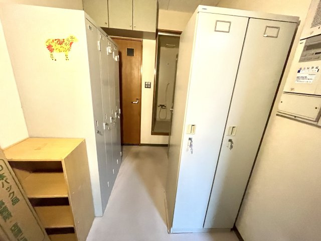日進市岩崎店舗(P共用31台)の内装|スタッフルームロッカー