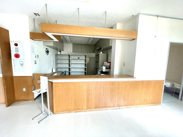 日進市岩崎店舗(P共用31台)の内装|受付