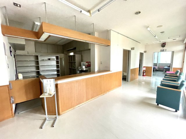 日進市岩崎店舗(P共用31台)の内装|受付