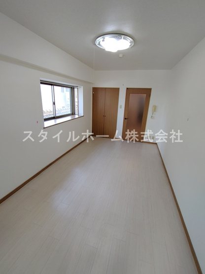 【居間・リビング】 | エスペランザ | 別部屋写真です。