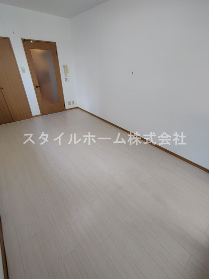 【居間・リビング】 | エスペランザ | 別部屋写真です。