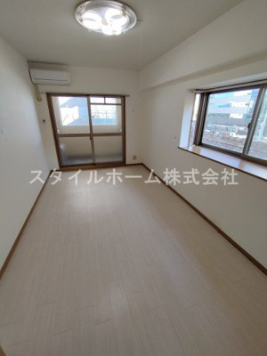 【居間・リビング】 | エスペランザ | 別部屋写真です。