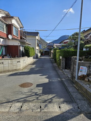 【前面道路含む現地写真】 | 鳥取市青葉町１丁目中古戸建て