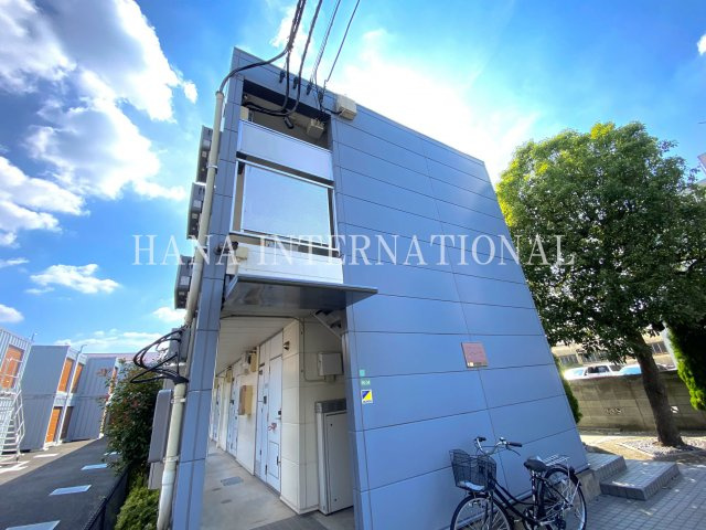 レオパレスαのエントランス