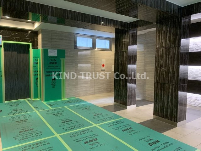 レオンコンフォート天神橋のエントランス