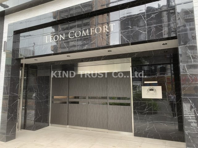 レオンコンフォート天神橋のエントランス