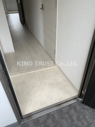 レオンコンフォート天神橋の玄関|収納もある玄関です