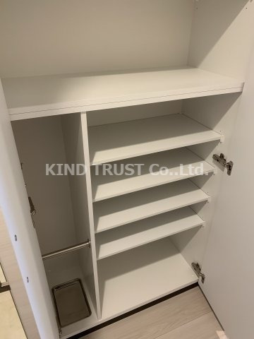 レオンコンフォート天神橋の玄関|シンプルで使いやすい玄関です