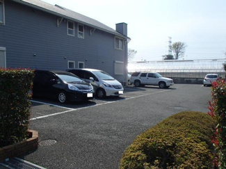 ★敷地内駐車場★（空き状況・使用料等詳細はご確認下さい）