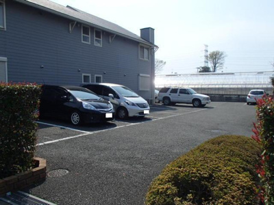 ★敷地内駐車場★（空き状況・使用料等詳細はご確認下さい）