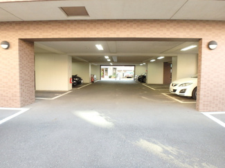 屋根付き敷地内駐車場（有料・要空き確認）