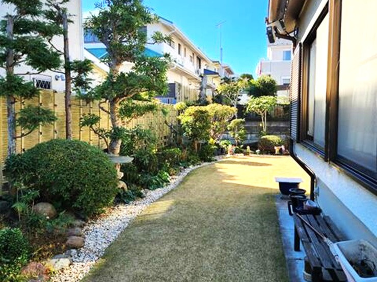 浄明寺　住環境良好な戸建の庭|ガーデニングを愉しめる