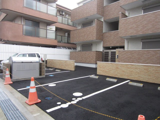 【駐車場】