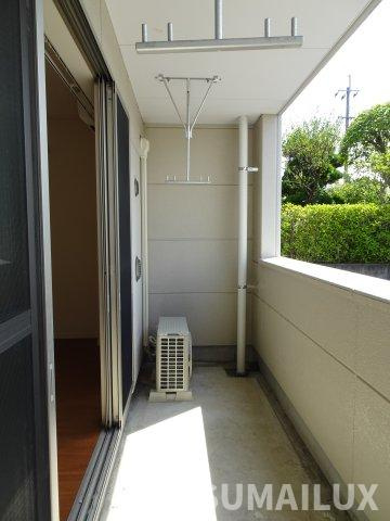 熊本市中央区出水４丁目のアパートのバルコニー
