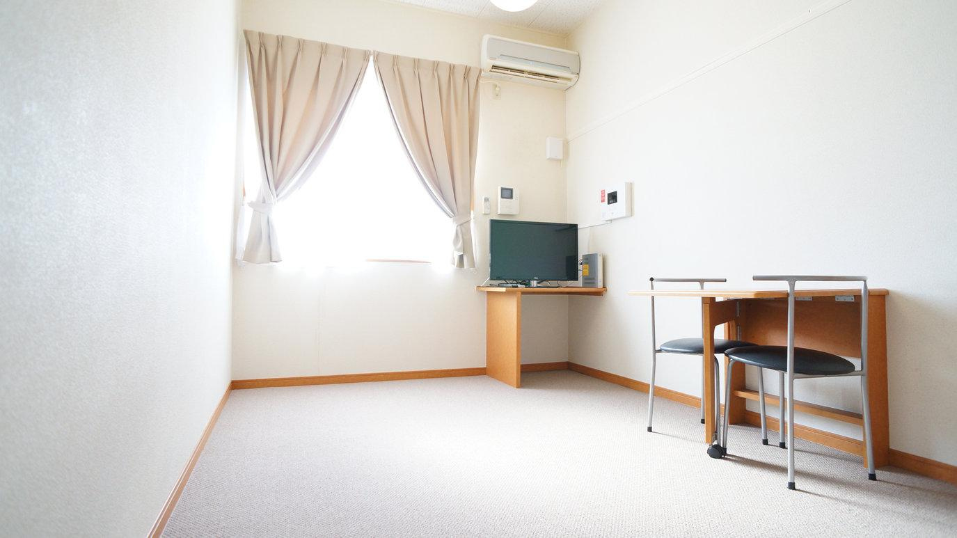 レオパレス大阪狭山の寝室