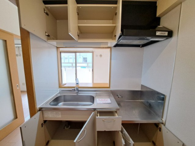 メイプル青山Aのキッチン|※別部屋参照(反転)