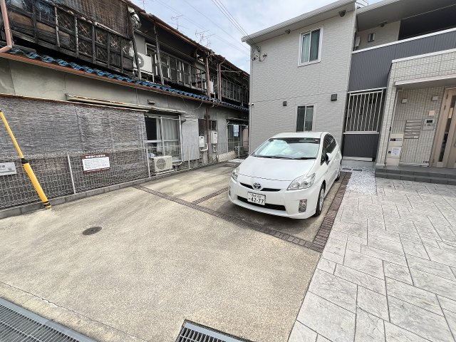 マプレス服部の駐車場