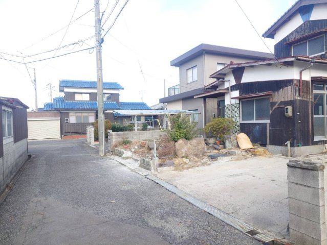  | 前面道路は４ｍ程度ありお車の出入りは十分にできます。