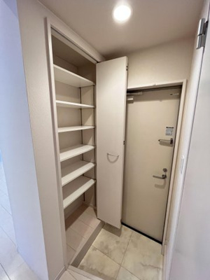 【玄関】 | グラーティア香椎 | 別号室の写真になります。現況優先。