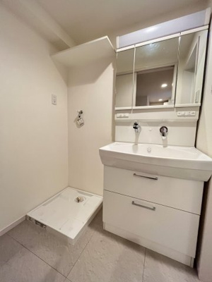 【洗面所】 | グラーティア香椎 | 別号室の写真になります。現況優先。