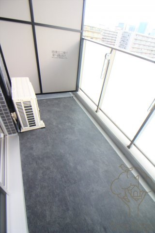レジュールアッシュ三国本町のバルコニー