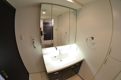 【洗面所】 | フローライト南森町 | 脱衣スペースもあります