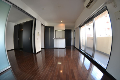 【居間・リビング】 | フローライト南森町 | ゆったり過ごせる居間です