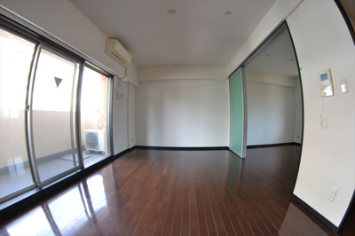 【居間・リビング】 | フローライト南森町 | ゆったりとしたリビングです