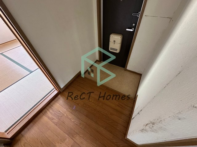 エスポワールイダ Ⅰ番館の玄関