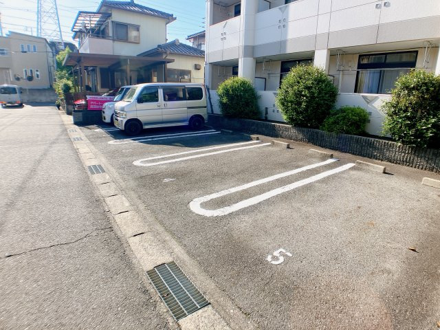 ウエストリバーの駐車場