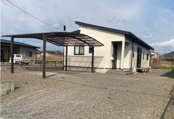 曽於市末吉町諏訪方の中古一戸建の外観